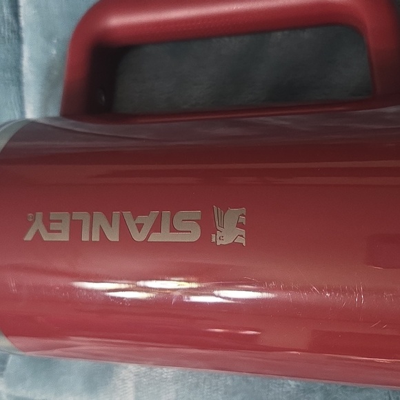 Small Scratches Stanley Maroon Quencher Tumbler - Picture 2 of 7